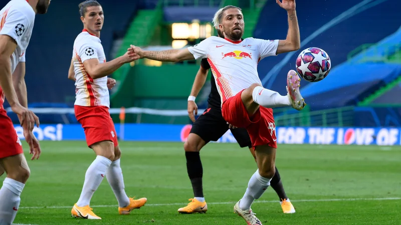Fotografija: Kevin Kampl med akcijo na avgustovskem turnirju najboljše osmerice v ligi prvakov 2019/20. FOTO: Lluis Gene/AFP