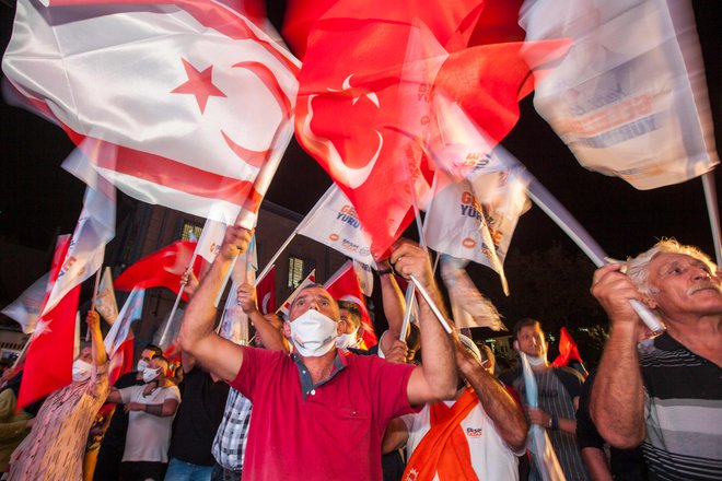 Turški nacionalisti na Cipru so slavili zmago. FOTO: Birol Bebek/AFP