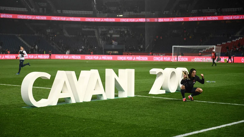 Fotografija: Edinson Cavani se je marca kot kralj strelcev poslovil od Parka princev, kamor se vrača v dresu Manchester Uniteda. FOTO: Martin Bureau/AFP