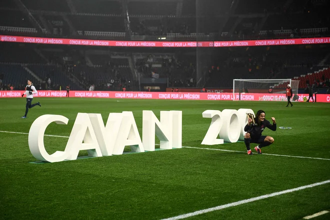Edinson Cavani se je marca kot kralj strelcev poslovil od Parka princev, kamor se vrača v dresu Manchester Uniteda. FOTO: Martin Bureau/AFP
