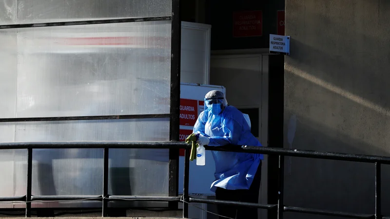 Fotografija: Primankuje usposobljenega bolnišničnega osebja. FOTO: Agustin Marcarian/Reuters