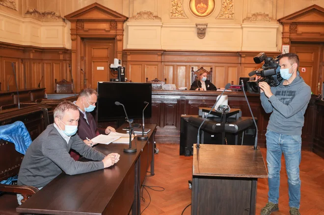 Na sodišču vladajo strogi protikoronski ukrepi. FOTO: Marko Feist