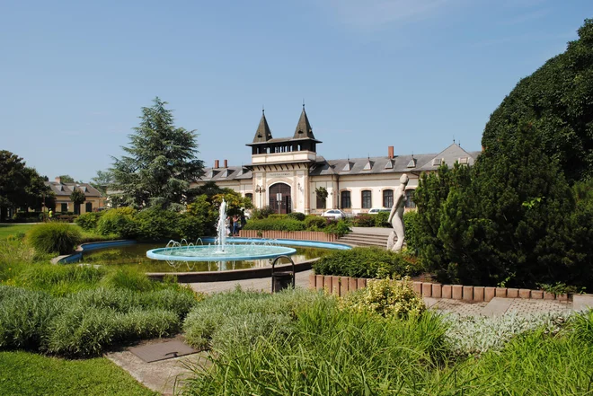 Mestni park v Siófoku je oaza v mestu, ki sicer slovi po živahnosti. FOTO: Veronika Sorokin