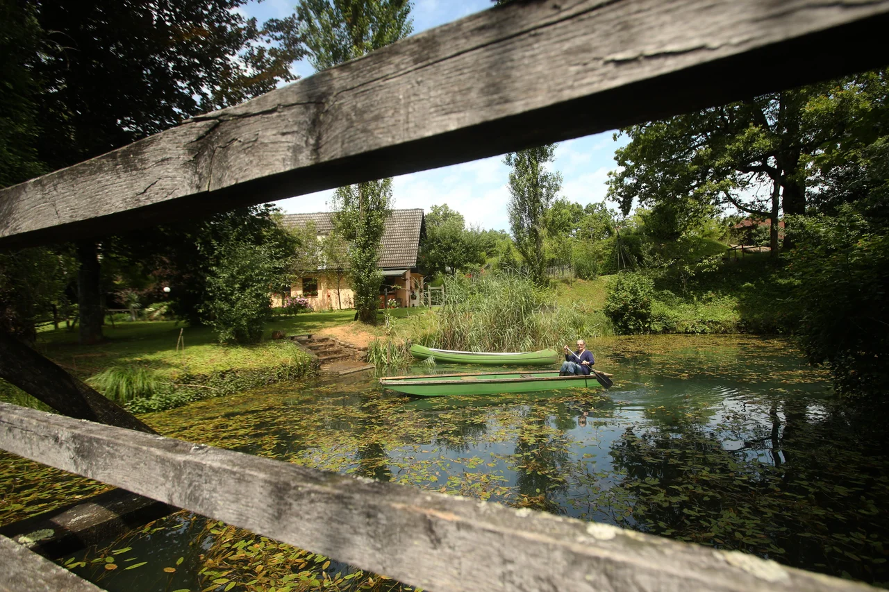 Fotografija: Krajinski park Lahinja je območje v povirju reke Lahinje in spada v območje Natura 2000. FOTO: Jure Eržen/Delo