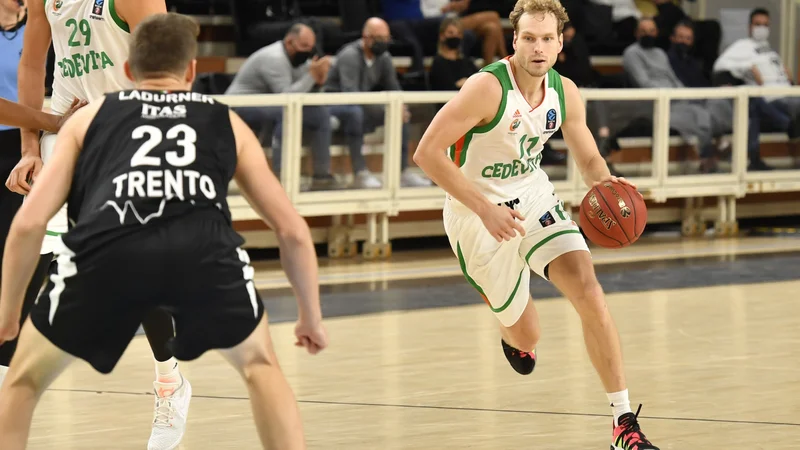 Fotografija: Jaka Blažič je v prvem polčasu dosegel le dve točki, na koncu 12. FOTO: Cedevita Olimpija