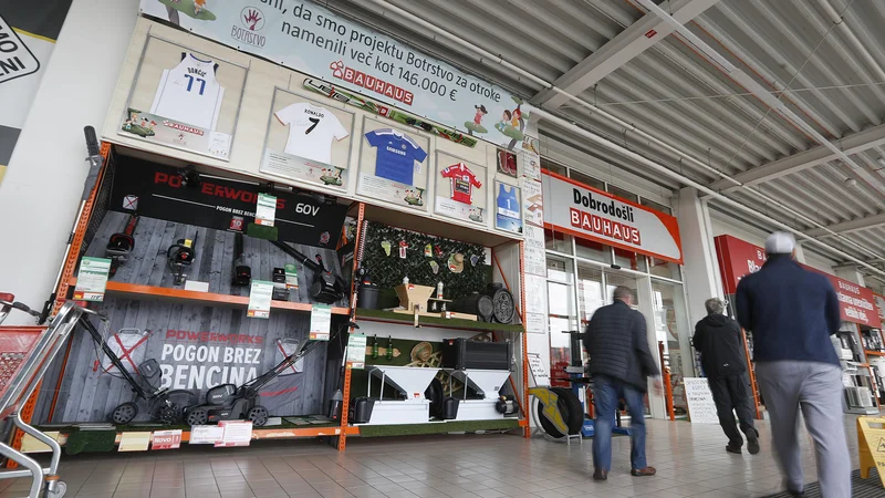V Bauhausu pravijo, da v ospredju takih dražb niso športni rekviziti, ampak donacije.<br />
FOTO: Leon Vidic/Delo