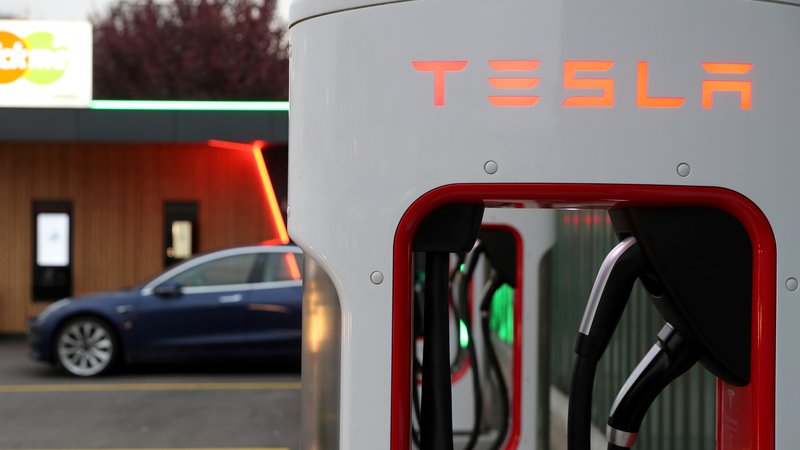 Fotografija: Podjetje Tesla posluje že peto zaporedno četrtletje z dobičkom. 
FOTO: Arnd Wiegmann/Reuters