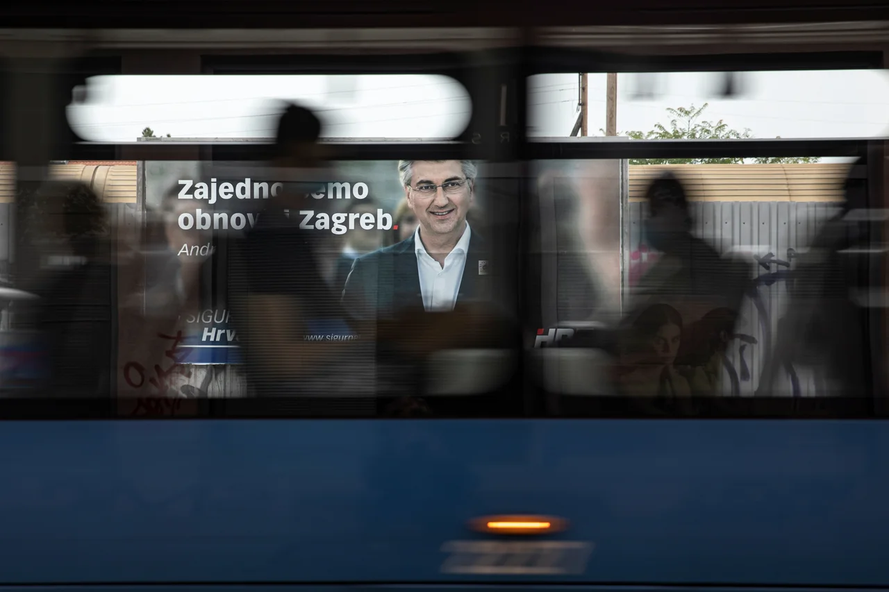 Fotografija: Vtis napetih razmer na Hrvaškem še poglablja besedna vojna med premierom Andrejem Plenkovićem in predsednikom republike Zoranom Milanovićem. Foto: Marko Djurica/Reuters