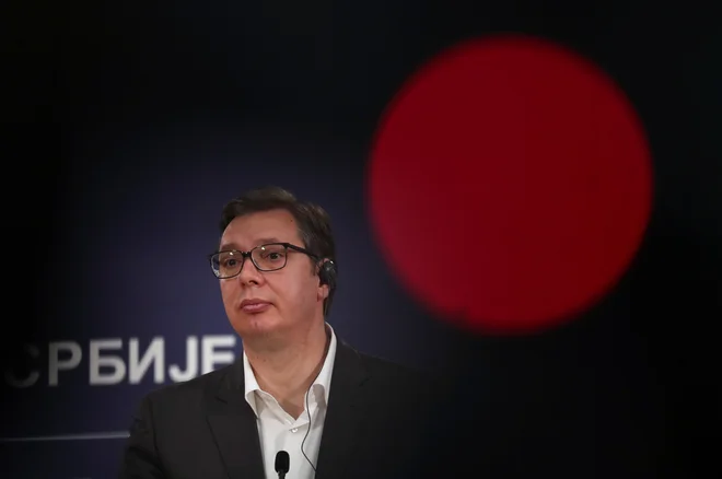 Aleksandar Vučić se je odločil za skrajšan mandat vlade, ker bodo &shy;ministri morali dokazati, da lahko v poldrugem letu potegnejo državo iz gospodarske krize. Foto: Marko Djurica/Reuters