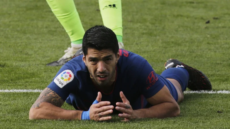 Fotografija: Luis Suarez nima sreče niti z Bayernom niti na gostovanjih. FOTO: Miguel Vidal/Reuters