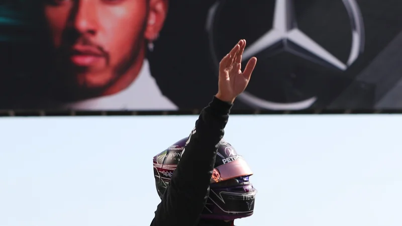 Fotografija: Formula One F1 - Portuguese Grand Prix - Algarve International Circuit, Portimao, Portugal - October 24, 2020 Mercedes' Lewis Hamilton celebrates after qualifying in pole position Pool via REUTERS/Jose Sena Goulao Foto Jose Sena Goulao Pool Via Reuters