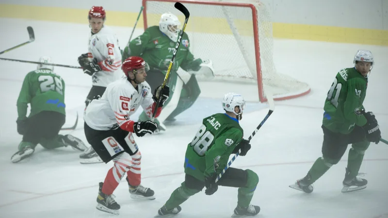 Fotografija: Olimpija se je veselila zmage, Jesenice niso igrale tekme. FOTO: Jure Eržen