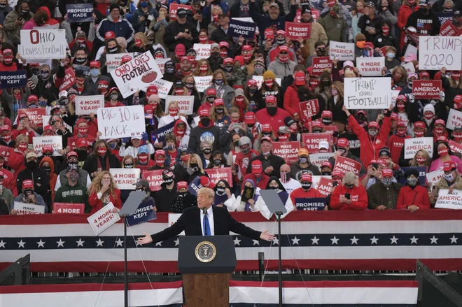 Predsednik Donald Trump je imel v soboto tri predvolilna zborovanja. FOTO: AFP