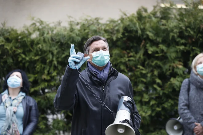 Predsednik Borut Pahor obiskal Dom za varstvo odraslih Velenje, 14. april 2020 [koronavirus,upokojenci,Velenje,domovi za upokojence] Foto Leon Vidic/delo
