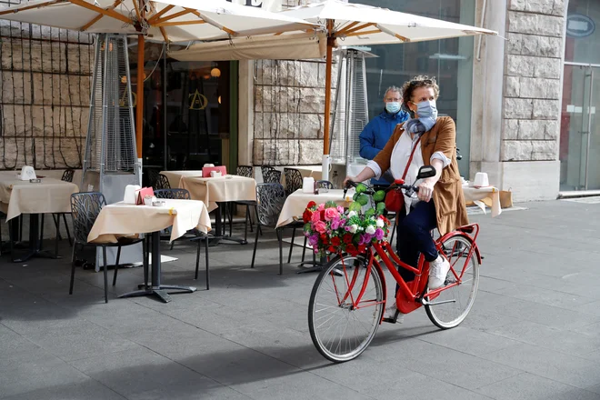 Italijanska vlada uvaja nove ukrepe za zajezitev novega koronavirusa. FOTO: Yara Nardi/Reuters