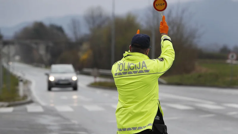 Fotografija: Omejitev gibanja med občinami bo veljala z istimi izjemami kot spomladi. FOTO: Leon Vidic/Delo