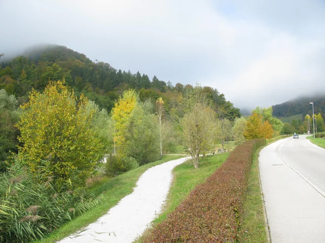 Pogled iz zagorskega Evroparka: vrhovi so še v meglicah<br />
FOTO: Polona Malovrh/Delo