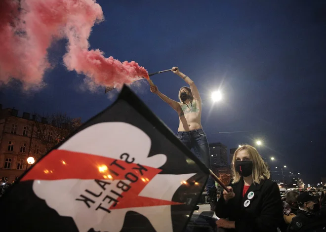 Protestniki so blokirali ulice in zaustavili promet. FOTO: Agencja Gazeta via Reuters