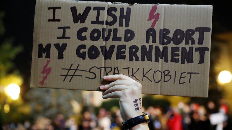 Fotografija: Splav je na Poljskem vprašanje, ki že dolgo razdvaja javnost. FOTO: Kacper Pempel/Reuters