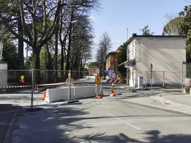 Čeprav meja formalno ni zaprta, so dovoljeni le iz upravičenih razlogov. FOTO: Ervin Čurlič/Regijski štab CZ za Severno Primorsko