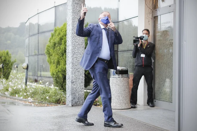 Zdravko Počivalšek, podpredsednik vlade in minister za gospodarski razvoj in tehnologijo, poskuša preprečiti odhod stranke na smetišče zgodovine. FOTO: Uroš Hočevar/Delo