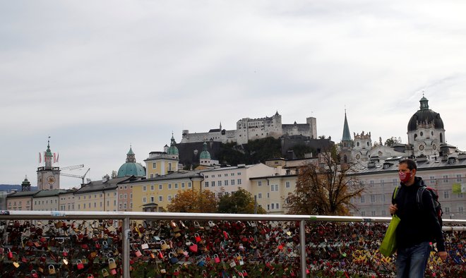 Podoba predbožičnega Salzburga bo letos zaradi širjenja koronavirusa bržkone drugačna kot doslej. FOTO:Leonhard Foeger/Reuters