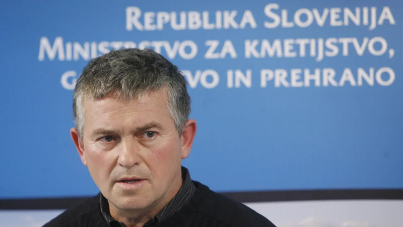 Fotografija: Roman Žveglič je dejal, da bo »odslej legalist. Vse, kar bodo organi zbornice sprejeli, bom kot predsednik moral zagovarjati, tudi če bo zadeva malenkostno drugačna od osebnega stališča«. FOTO: Leon Vidic/Delo