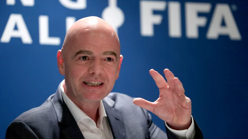 Fotografija: Gianni Infantino bo vsaj deset ni preživel v karanteni. FOTO: Arnd Wiegmann/Reuters