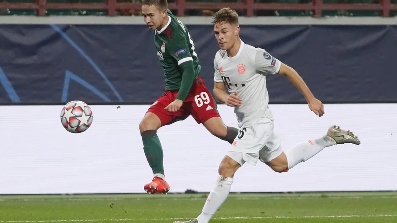 Fotografija: Zvezdnik novega nemškega nogometnega vala Joshua Kimmich je zabil gol odločitve za Bayernovo zmago v Moskvi. FOTO: Maksim Šipenkov/AFP