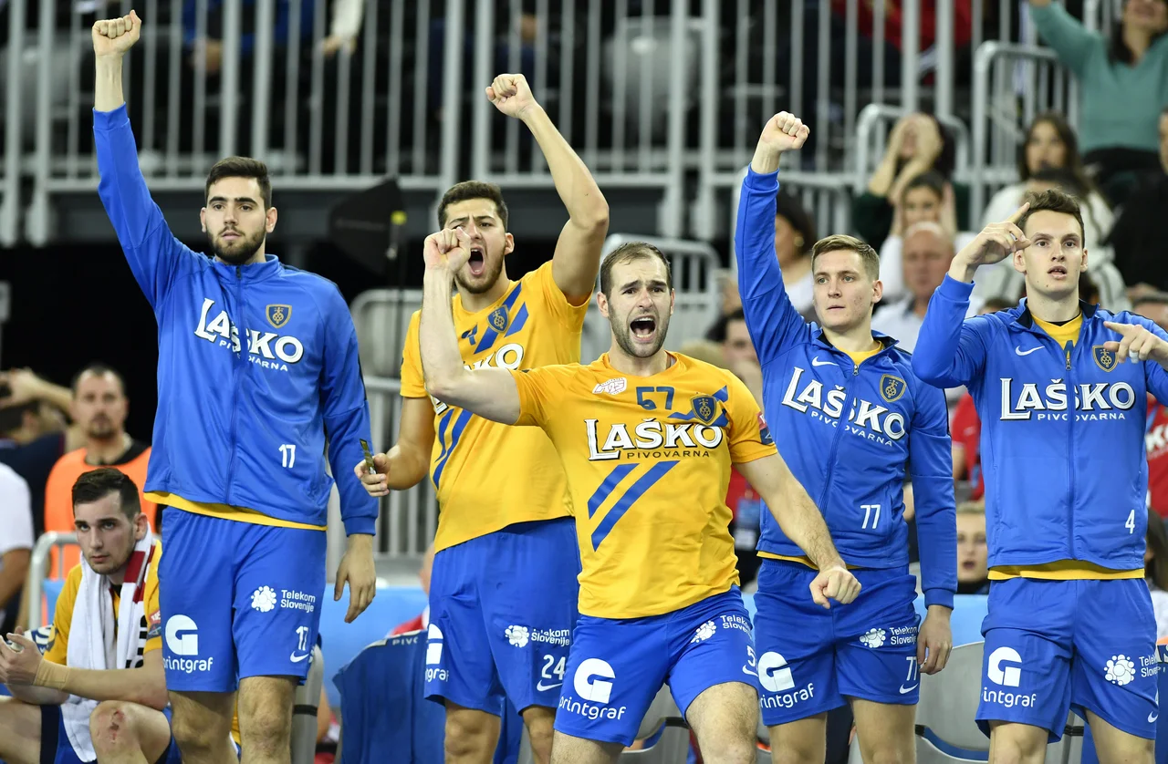 Fotografija: Takole so se Celjani veselili zmage v Zagrebu. FOTO: Ronald Goršić/Cropix