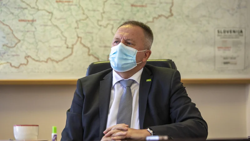 Zdravko Počivalšek, minister za gospodarstvo in predsednik SMC, priznava, da je stranka v krizi, a ostaja trden del aktualne koalicije. FOTO: Voranc Vogel/Delo
