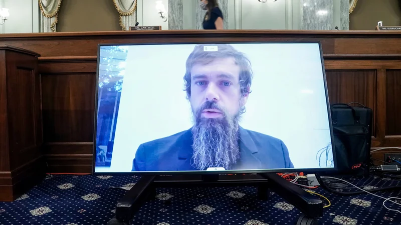 Fotografija: Twitterjev Jack Dorsey na zatožni klopi. Foto Pool Reuters