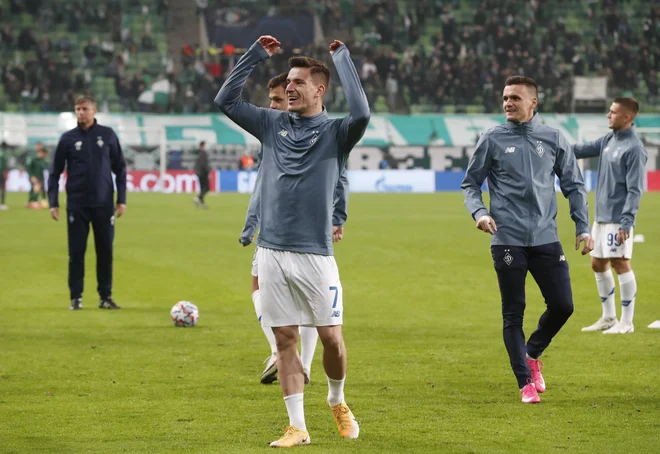 Benjamin Verbič se je takole ogreval v Budimpešti. FOTO: Bernadett Szabo/Reuters