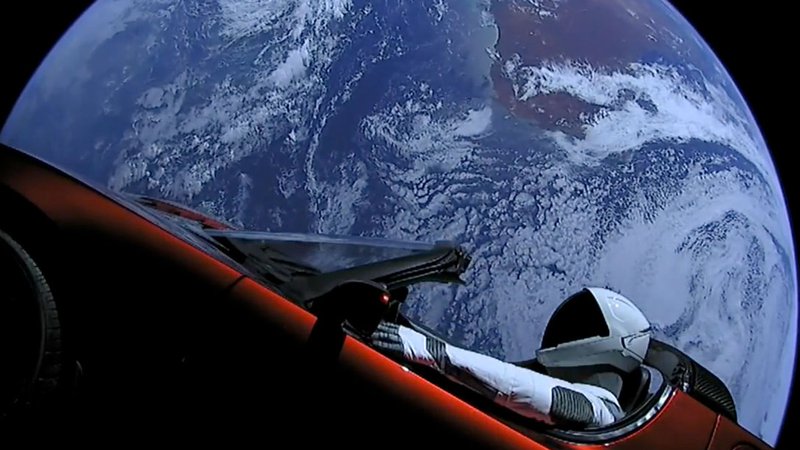 Fotografija: Starman in Tesla se bosta Zemlji približala leta 2019. FOTO: SpaceX