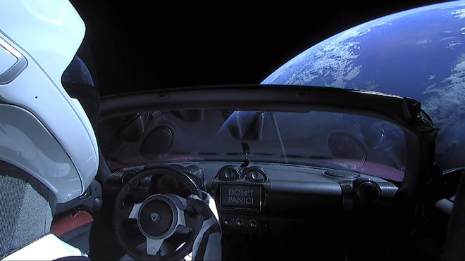 Starman na poti po vesolju. FOTO: SpaceX
