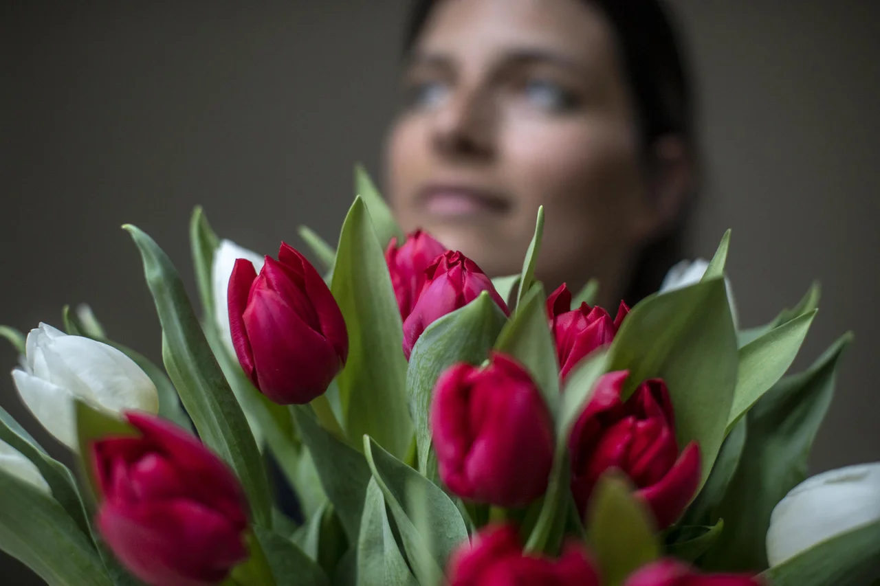 Fotografija: Morda pa nam ostane skupna vsaj ljubezen do rož ... FOTO: Voranc Vogel/Delo
