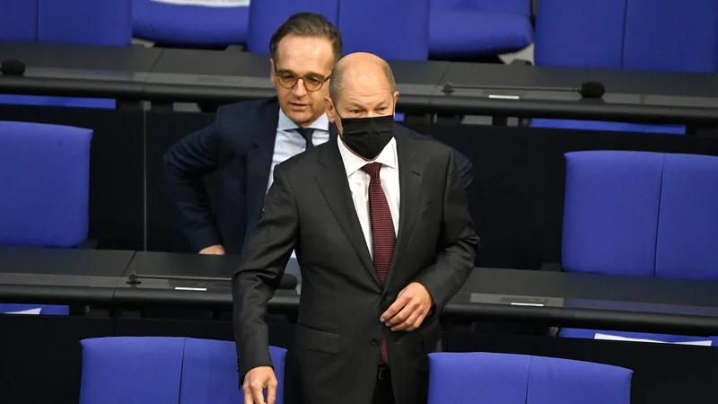 Fotografija: Nemški minister za finance Olaf Scholz je predstavil dodatne finančne pomoči za zaprte panoge. FOTO: Tobias Schwarz/AFP