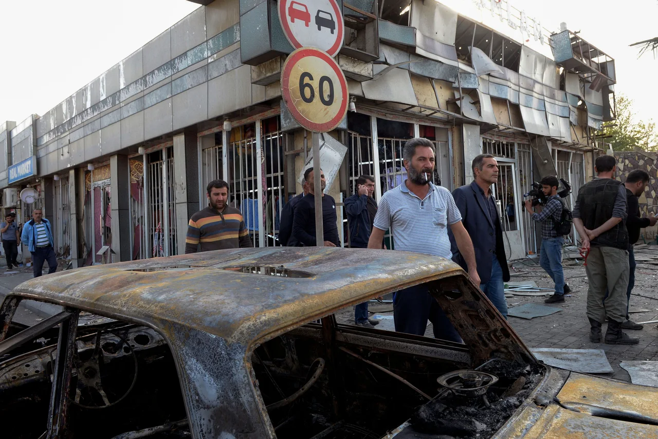 Fotografija: Od novega izbruha nasilja med Azerbajdžanom in Armenijo pred enim mesecem je umrlo več kot sto civilistov. FOTO: Tofik Babajev/AFP