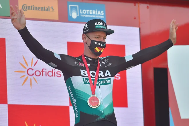 Pascal Ackermann je po izločitvi Bennetta, zmagovalec 9. etape. FOTO: Ander Gillenea/AFP