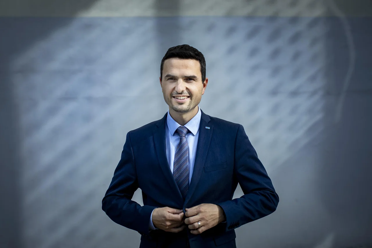 Fotografija: Prvak NSi Matej Tonin se je danes srečal z vodilnim pobudnikom koalicije ustavnega loka Jožetom P. Damijanom. FOTO: Voranc Vogel/Delo