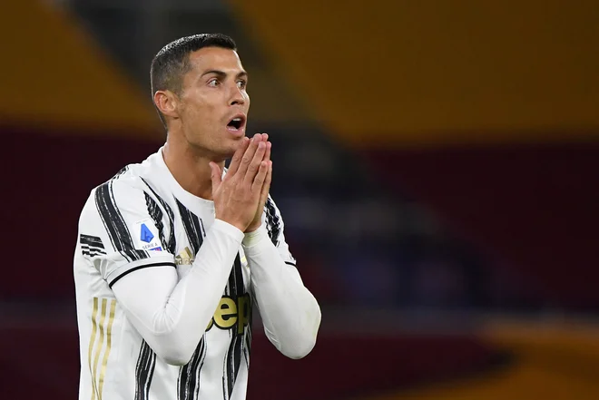 Cristiano Ronaldo se bo lahko kmalu vrnil na nogometna igrišča. FOTO: Alberto Lingria/Reuters