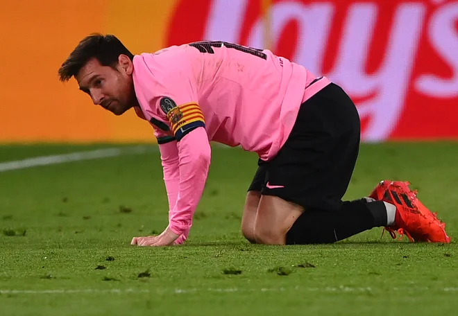 Najdragocenejši mož FC Barcelona Lionel Messi je eden od razlogov za denarno krizo katalonskega velikana, ki Argentincu plačuje najvišjo plačo na svetu med športniki. FOTO: Marco Bertorello/AFP