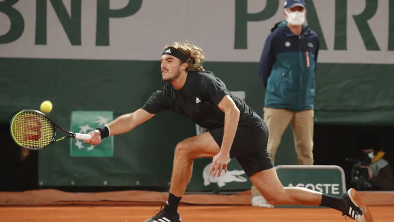 Fotografija: Stefanos Tsitsipas je nazadnje v Parizu igral v polfinalu, v Londonu pa bo branil lovoriko lanskega zmagovalca. FOTO: Charles Platiau/Reuters