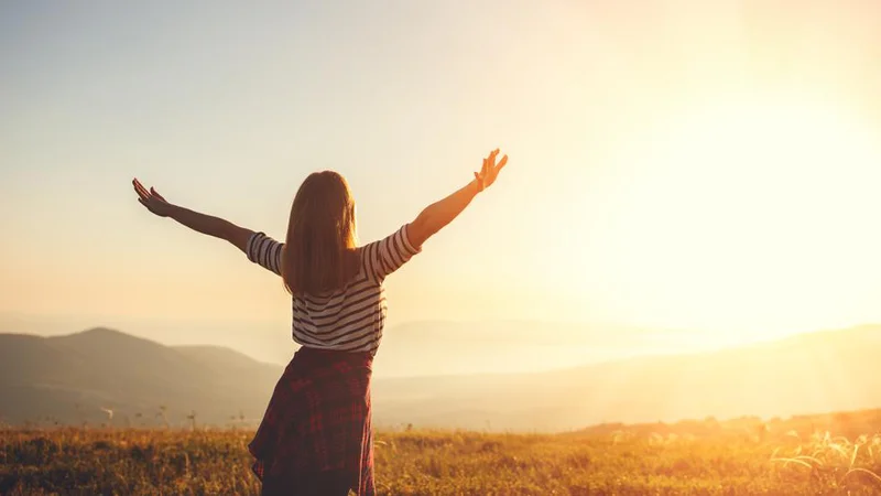 Fotografija: Vitamin D lahko nastaja v človeški koži, kadar je le-ta dovolj časa izpostavljena dovolj intenzivni sončni svetlobi.  FOTO: Evgeny Atamanenko/Shutterstock