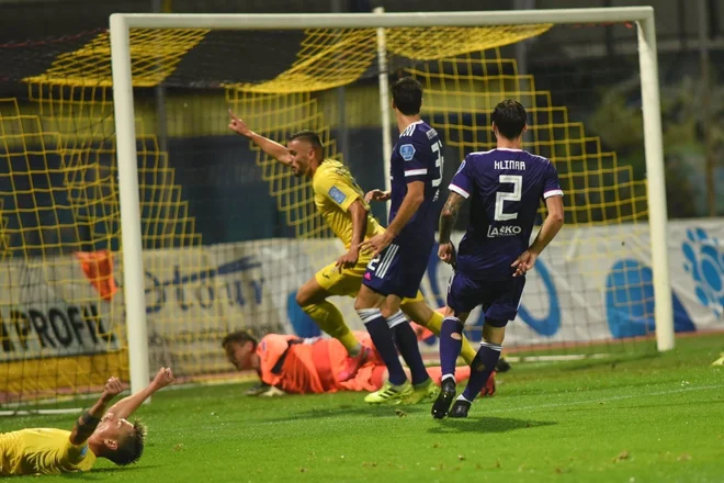 Zaradi novih okužb v domžalskem taboru je vprašljiva sobotna tekma 11. kola 1. SNL v Ljudskem vrtu. FOTO: Lado Vavpetič/NK Domžale
