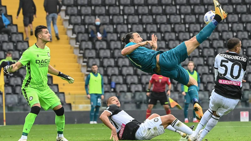 Fotografija: Tudi v 40- leti starosti je Zlatan Ibrahimović še vedno nogometaš, ki zabija veliko in odločilne gole povrhu. FOTO: Andreas Solaro/AFP