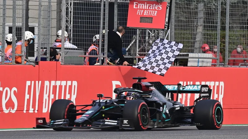 Fotografija: Lewis Hamilton je zmagal tudi v Imoli. FOTO: Miguel Medina/Reuters