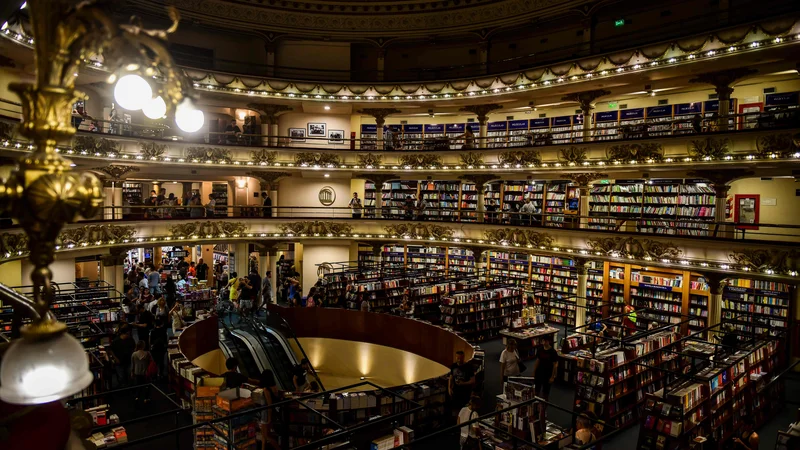 Na seznamu turističnih znamenitosti Buenos Airesa je knjigarna El Ateneo Grand Splendid. FOTO: Ronaldo Schemidt/AFP