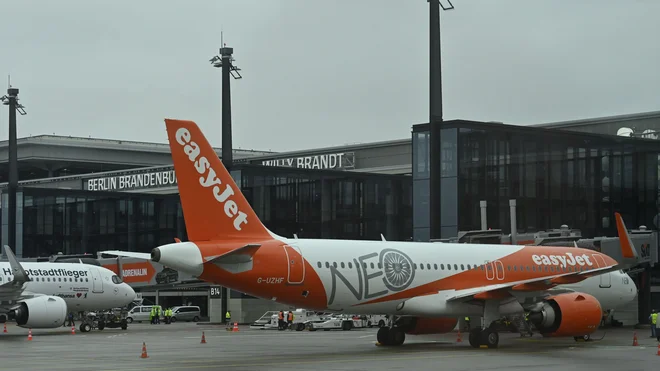 Easyjet bi se z leti na Gatwick po novembrski prekinitvi sicer moral vrniti decembra z dvema letoma tedensko, kasneje pa naj bi ponudil štiri lete na teden. FOTO: John Macdougall/AFP