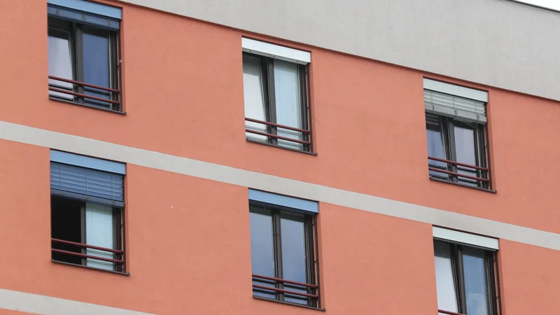 Fotografija: Kot ob prejšnji razglasitvi epidemije je vlada tudi tokrat zaprla študentske domove – in preslišala opozorila. Foto Dejan Javornik